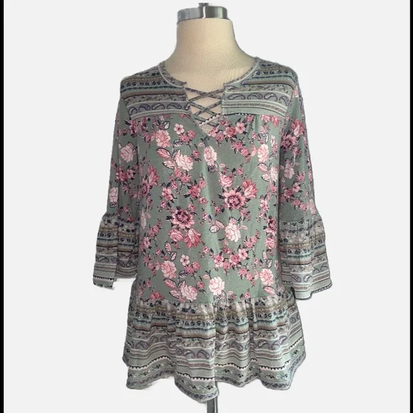 Absolutely Famous top women’s small Floral Print 3/4 Bell Sleeve ruffle blouse - Picture 3 of 11